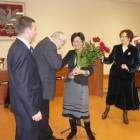 Były kwiaty dla przedstawicieli powiatu w sejmiku wojewódzkim: Danuty Rek (na zdjęciu)...