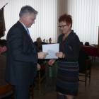 Tadeusz Pupacz odbiera nominację z rąk Danuty Rzepki /fot. DWK
