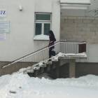 O doraźne odśnieżanie chodników i zapobieganie zlodowaceniu na schodach powinni dbać...