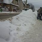 Skarpy śnieżne na ul. 3-go Maja w Kartuzach (30 grudnia) /fot. DWK