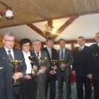 Komendant powiatowy wręczył puchary samorządowcom  /fot. Natalia Bobrowska