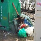 Wokół śmietników w Glinczu zaczyna robić się bałagan /fot. nadesłane