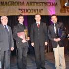 W towarzystwie Jerzego Żurawicza i Adama Okroja przedstawiciele grupy teatralnej...