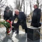 Delegacja TMK złożyła kwiaty pod pomnikiem Matki Boskiej Królowej Korony Polskiej /fot. BG