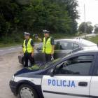 Funkcjonariusze policji podczas pracy /fot. nadesłane/KPP Kartuzy