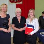 Natalia Golnau, najlepsza tegoroczna absolwentka ZSZ z wychowaczynią Krystyną Korbut i...