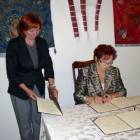 Porozumienie podpisuje starosta Janina Kwiecień /fot. Longina Templin