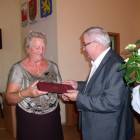 Nagrodę odbiera Maria Malz z Leźna i... /fot. Longina Templin