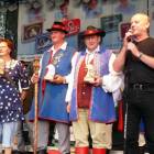 Podium tegorocznej edycji mistrzostw w komplecie: (od prawej) wójt Zbigniew Roszkowski,...