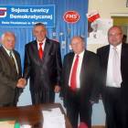 Leszek Miller spotkał się m.in. z loklanymi działaczami SLD /fot. BG