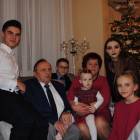 Babcia Danka i Dziadek Zbyszek Dobkowie z wnukami /fot. nadesłane