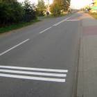 Drogowcy liczą, że dzięki liniom wibracyjnym kierowcy dojeżdżający do skrzyżowanie...
