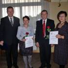 Justyna Kosanecka i Beata Klein z przewodniczącym rady Adamem Okrojem i prezesem Jerzym...