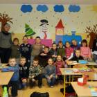 Wychowawczyni Anna Pajewska i dyr. Aleksandra Ramza z uczniami klasy 2 /fot. Longina...