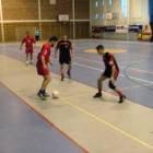 Czerwone stroje Zapro Old Stars Gdańsk, czarne zwycięsca meczu BMR Sport Sopot
