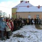 W uroczystości wzięła udział społeczność wsi, w tym licznie zgromadzona młodzież