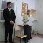 Nauczycielka Elżbieta Bugajna i Marian Kryszewski- dyrektor SP w Goręczynie