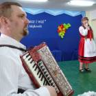 Karolina Naczk - I miejsce w konkursie piosenki kaszusbkiej /fot. FP 