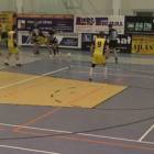 Antado Straszyn (szare stroje) w szóstej kolejce pokonuje KS Kczewo 6–2