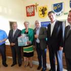 Maria Szlachecka, szefowa KGW w Żukowie z nagrodą /fot. Longina Templin