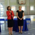 Młodzież przywitała dyr. Mirosława Żołna i Grażyna Czechowska, organizatorka akcji...