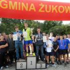 Gimnazjaliści z pucharami i dyplomami /fot. Longina Templin
