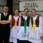 Trzy zdolne dziewoje z Chmielna pod opieką Stanisława Klimowicza podczas podboju...