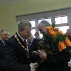 Gratulacje składa przew. Adam Okrój /fot. Longina Templin