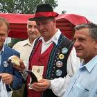 Andrzej Olszewski znów udowodnił, że zna się na zażywaniu i częstowaniu tabaką. /fot. izi