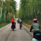 Popularnym sposobem spędzania czasu na Kaszubach stają się wycieczki rowerowe.