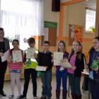 Dyr. Ewa Kosznik z laureatami /fot. nadesłane