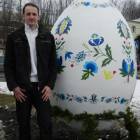 Krystian Rybakowski, współautor pisanki /fot. Longina Templin
