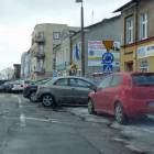 Część kierowców parkuje w tym miejscu równolegle do chodnika, a część prostopadle /fot. BG