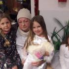 Babcia Bożena Socha z wnuczkami Aurelką i Amelką