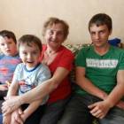 Irena Staroszczyk z wnukami: Krzysztofem, Rafałem i Maciejem /fot. Longina Templin
