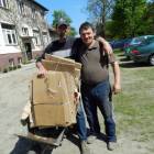 Pracownik szkoły Bogdan Hejmowski i rodzic Marek Żołnowski (z prawej) /fot. Longina...