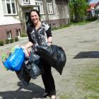 Agnieszka Niedrowska z surowcami wtórnymi /fot. Longina Templin