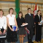 Piątka najlepszych uczniow w I LO w Kartuzach /fot. staś