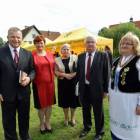 Prezes Lidwina Kreft (z prawej) z przedstawicielami żukowskich władz /fot. Longina Templin