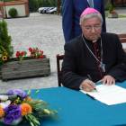 ... składanie podpisów /fot. Longina Templin
