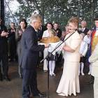 Przekazanie bochna chleba /fot. Longina Templin