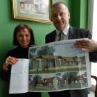 Przew. Adam Okrój i dyr. Ewa Drewa prezentują projekt nowej auli /fot. Longina Templin