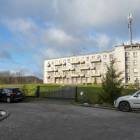 A konkretnie o tę drogę dojazdową do lądowiska, która prowadzi przez parking znajdujący...