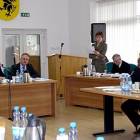 Skarbnik Lucyna Cybula omawia zmiany w budżecie /fot. Longina Templin