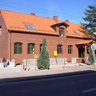 Zrekonstuowany budynek GOK-u od frontu i... /fot. Longina Templin