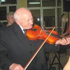 Pan Józef lubi grać na skrzypcach /fot. Z rodzinnego albumu