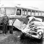 Wypadek autobusu marki San i samochodu dostawczego marki Syrena w Leźnie na trasie...