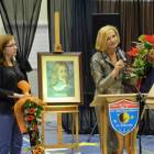 Gratulacje składały dyrektorki: Gabriela Kowalska i Ewa Kosznik oraz... /fot. Longina...