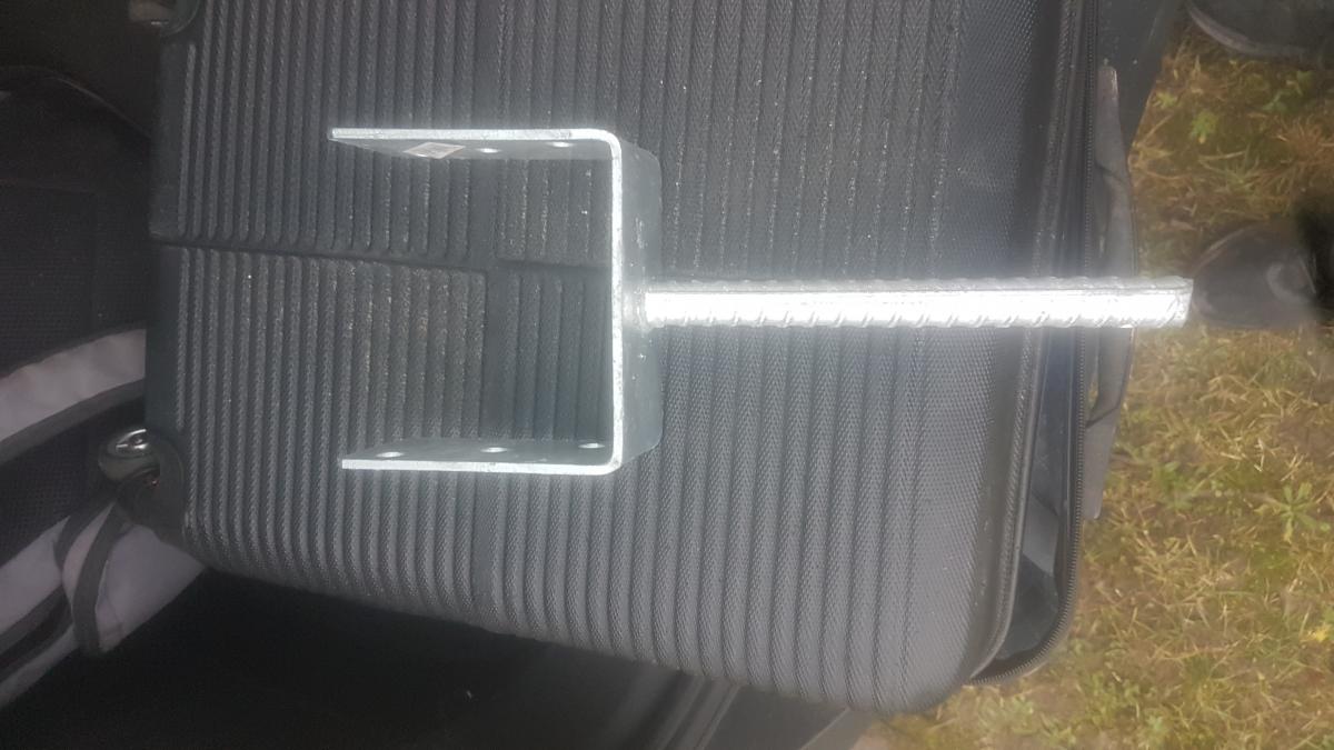Kotwy pod slupki 10cm szerokości 11sztuk nowe w...