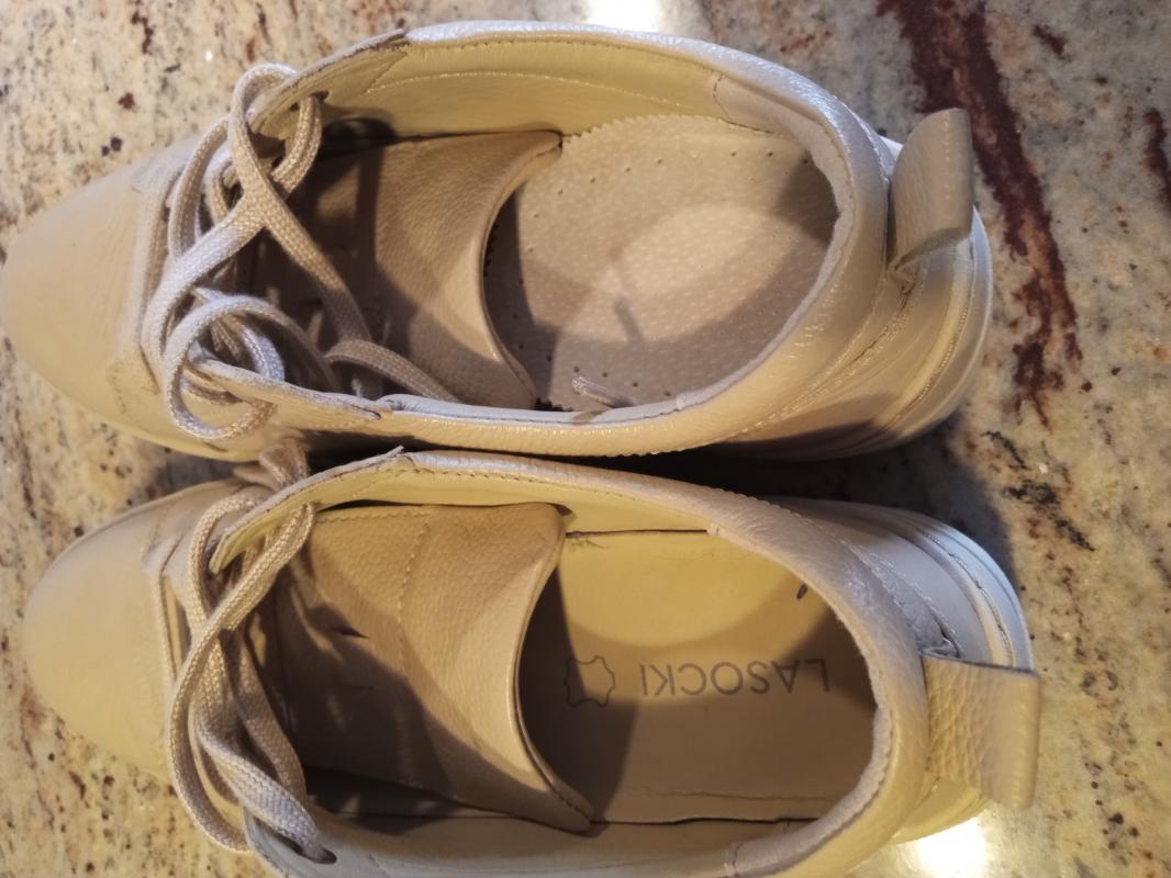 Adidasy damskie że skóry, kolor kawa z mlekiem,...